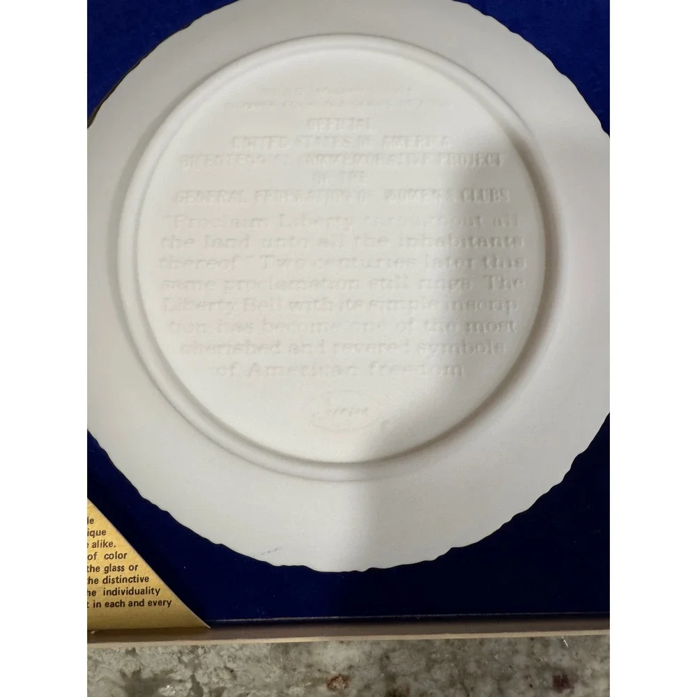 1976 GFWC US Bicentennial Commemorative Plate Liberty Bell Milk Glass White